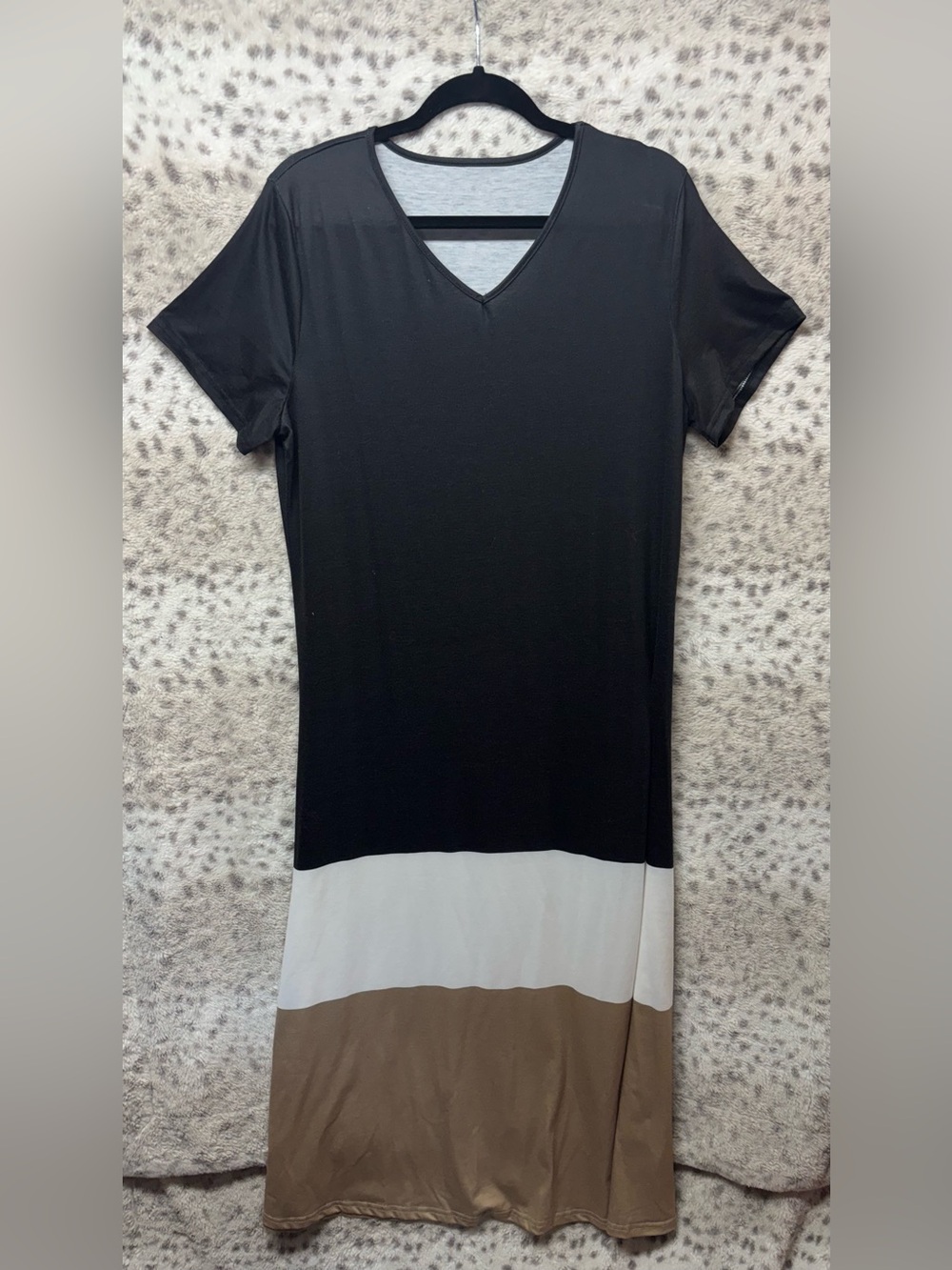 EMERY ROSE COLOR BLOCK V- NECK MAXI DRESS